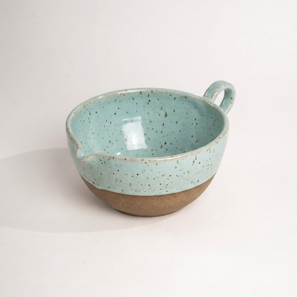 Bowl grande para bolo em cerâmica artesanal — argila Flocos, esmalte Jujuba