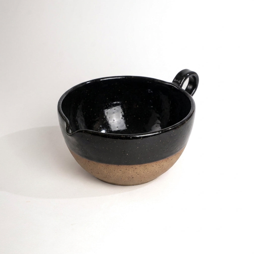 Bowl grande para bolo em cerâmica artesanal — argila Flocos, esmalte Preto Ébano