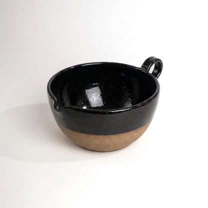 Bowl grande para bolo em cerâmica artesanal — argila Flocos, esmalte Preto Ébano