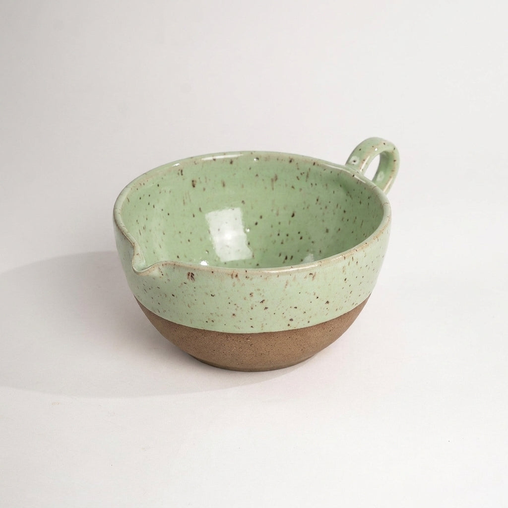 Bowl grande para bolo em cerâmica artesanal — argila Flocos, esmalte Verde Menta