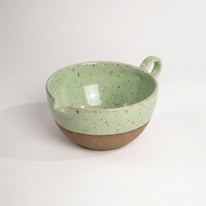 Bowl grande para bolo em cerâmica artesanal — argila Flocos, esmalte Verde Menta