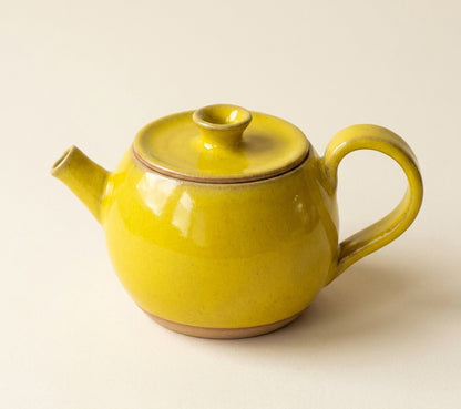 Bule Esfera em cerâmica artesanal — argila Cappuccino, esmalte Amarelo Intenso