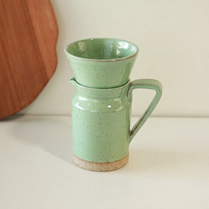 Conjunto Nosso Café - Jarra e Porta Filtro em cerâmica artesanal — argila Flocos, esmalte Verde Menta