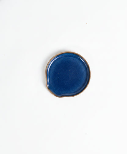 Descanso de colher em cerâmica artesanal — argila Flocos, esmalte Lazuli