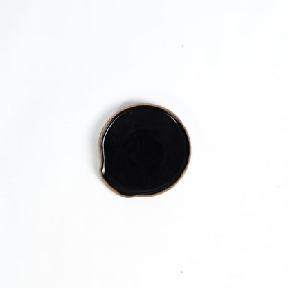 Descanso de colher em cerâmica artesanal — argila Flocos, esmalte Preto Ébano