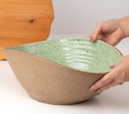 Fruteira Barca em cerâmica artesanal — argila Flocos, esmalte Verde Menta