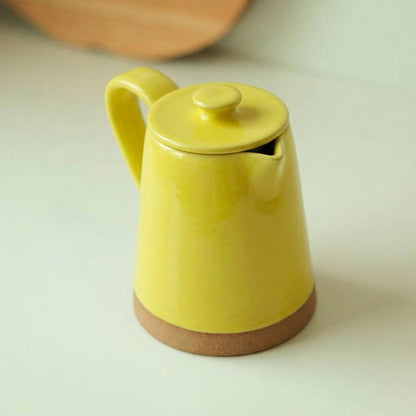 Jarra Água em cerâmica artesanal — argila Cappuccino, esmalte Amarelo Intenso