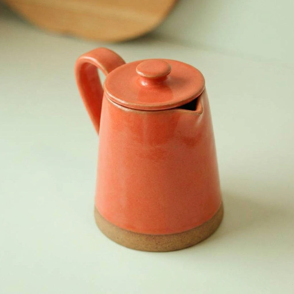 Jarra Água em cerâmica artesanal — argila Cappuccino, esmalte Laranja Intenso