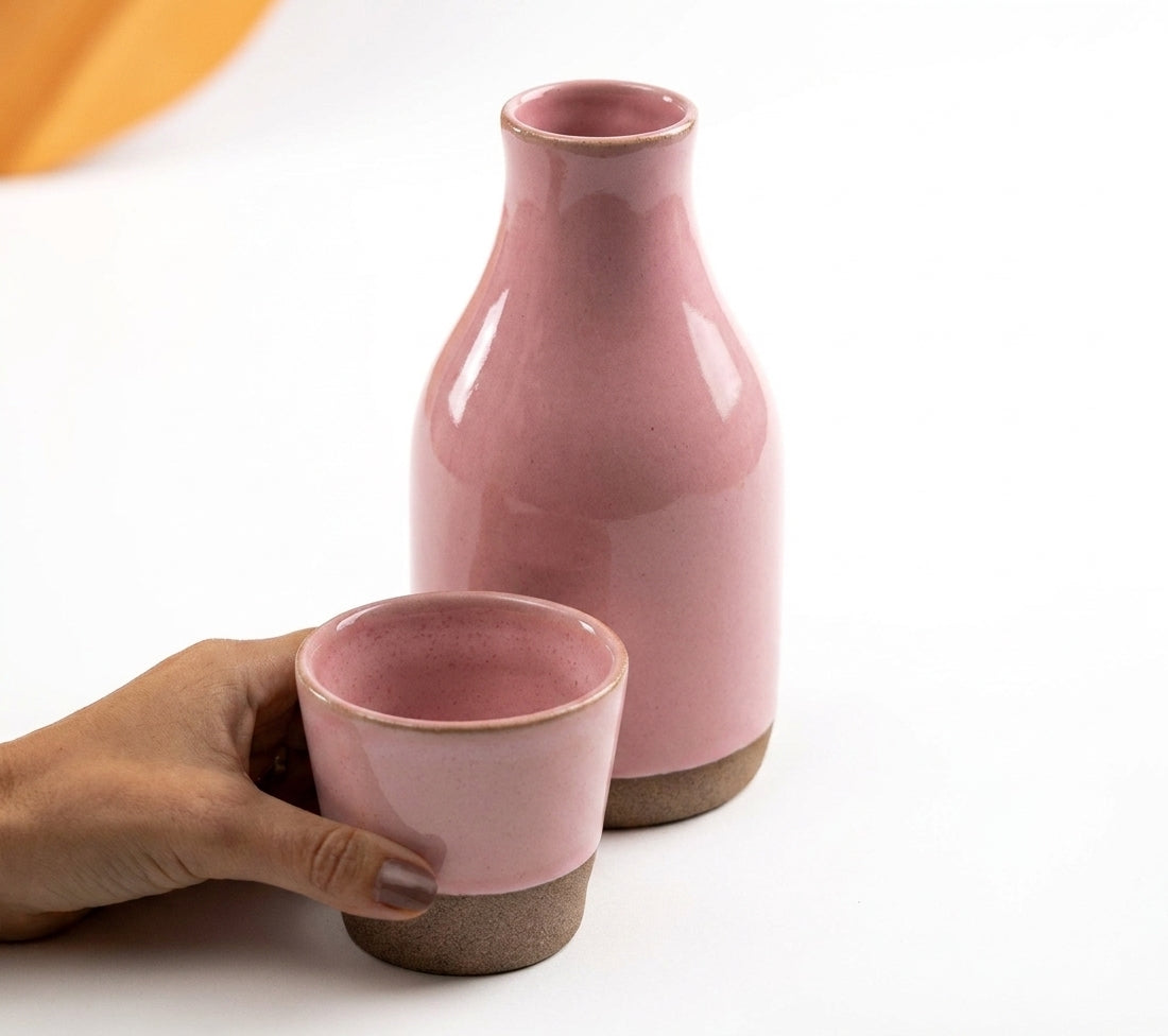Moringa Slim com Copinho em cerâmica artesanal — argila Cappuccino, esmalte Rosa Barbie