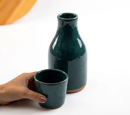 Moringa Slim com Copinho em cerâmica artesanal — argila Cappuccino, esmalte Verde Exército