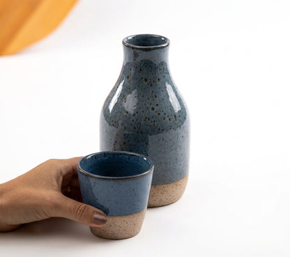 Moringa Slim com Copinho em cerâmica artesanal — argila Flocos, esmalte Azul Safira