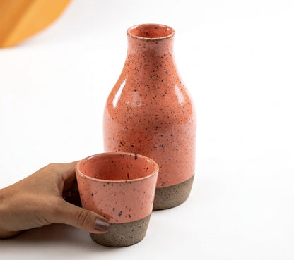 Moringa Slim com Copinho em cerâmica artesanal — argila Flocos, esmalte Coral