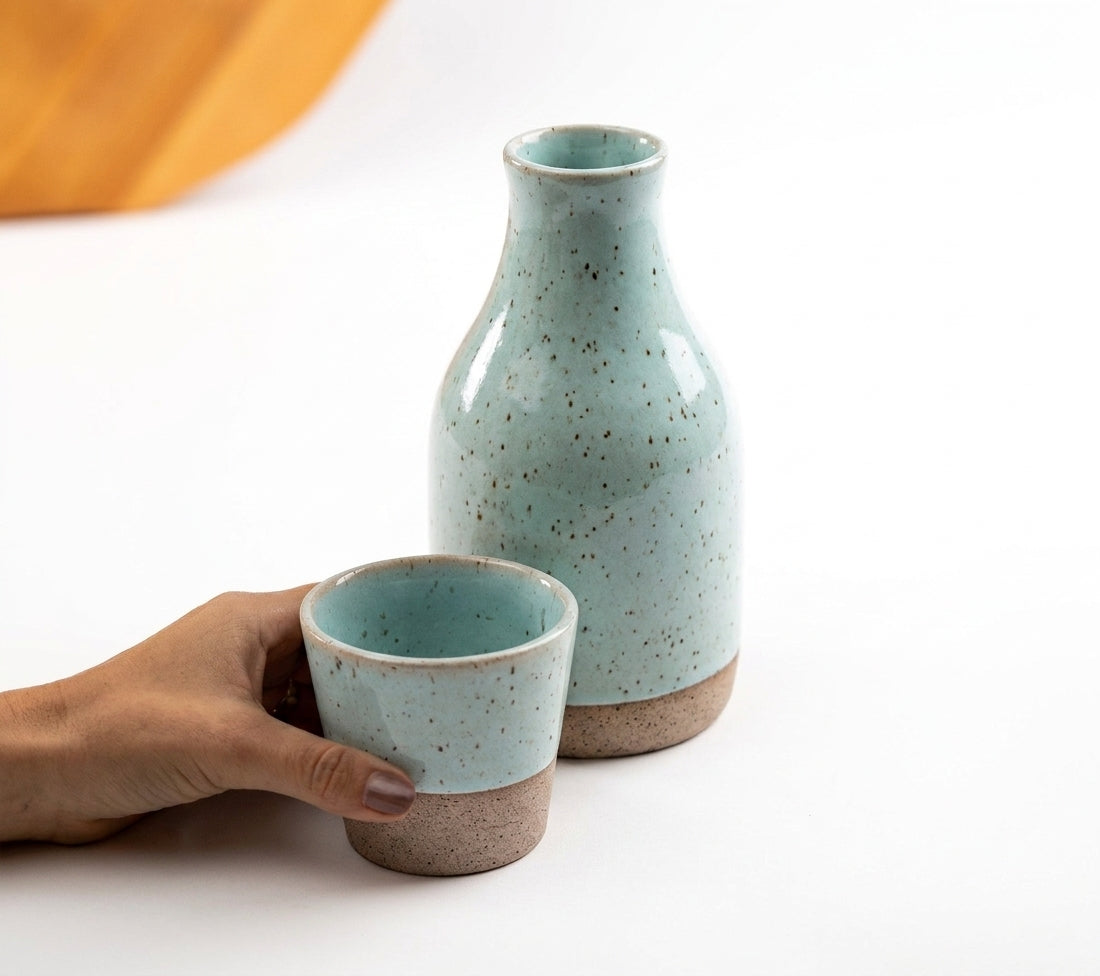 Moringa Slim com Copinho em cerâmica artesanal — argila Flocos, esmalte Jujuba