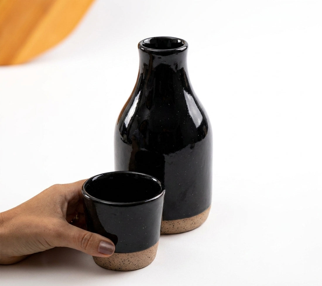 Moringa Slim com Copinho em cerâmica artesanal — argila Flocos, esmalte Preto Ébano