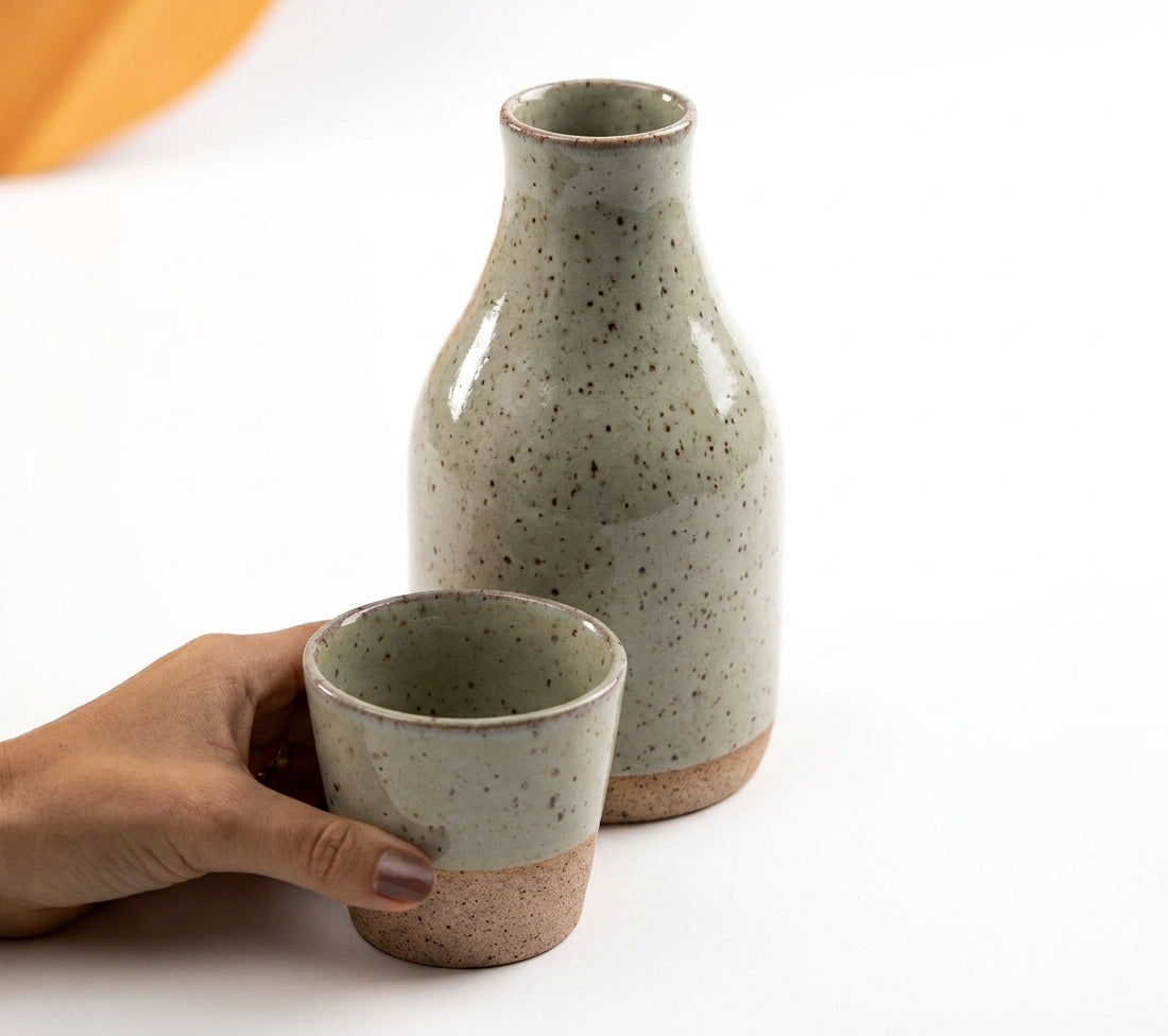 Moringa Slim com Copinho em cerâmica artesanal — argila Flocos, esmalte Verde Pompeia