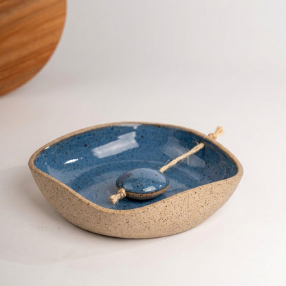 Porta Guardanapos Orgânico com Peso em cerâmica artesanal — tamanho 16CM x 16CM, argila Flocos, esmalte Azul Safira