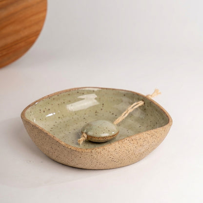 Porta Guardanapos Orgânico com Peso em cerâmica artesanal — tamanho 16CM x 16CM, argila Flocos, esmalte Verde Pompeia