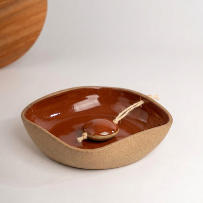Porta Guardanapos Orgânico com Peso em cerâmica artesanal — tamanho 19CM x 19CM, argila Cappuccino, esmalte Sol de Terracota