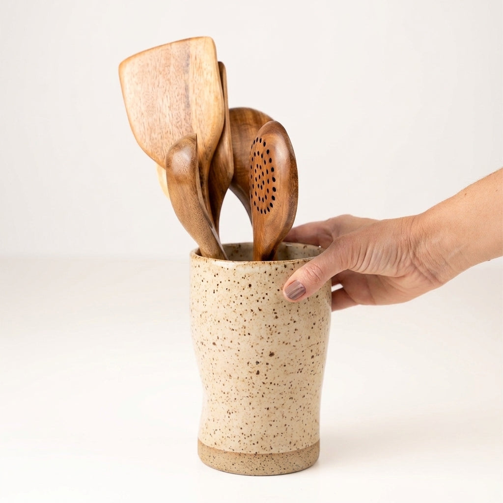 Porta utensílios orgânico em cerâmica artesanal — argila Flocos, esmalte Pedra Sabão