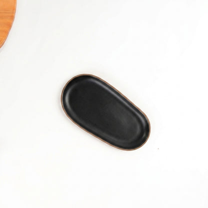 Pratinho individual orgânico em cerâmica artesanal — argila Cappuccino, esmalte Preto Acetinado