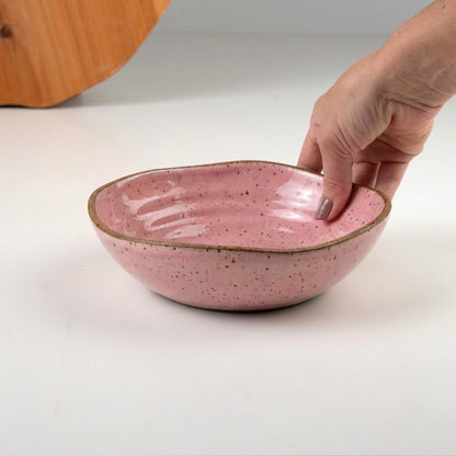 Prato Encontro Fundo Orgânico em cerâmica artesanal — tamanho 22CM, argila Flocos, esmalte Rosa Barbie