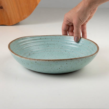Prato Encontro Fundo Orgânico em cerâmica artesanal — tamanho 25CM, argila Flocos, esmalte Jujuba