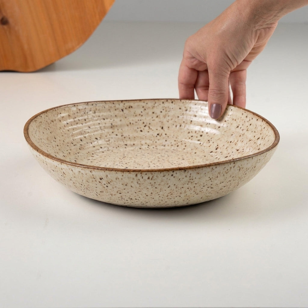 Prato Encontro Fundo Orgânico em cerâmica artesanal — tamanho 25CM, argila Flocos, esmalte Pedra Sabão