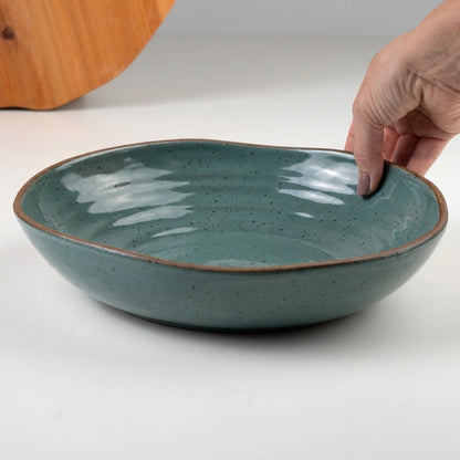 Prato Encontro Fundo Orgânico em cerâmica artesanal — tamanho 28CM, argila Flocos, esmalte Verde Exército