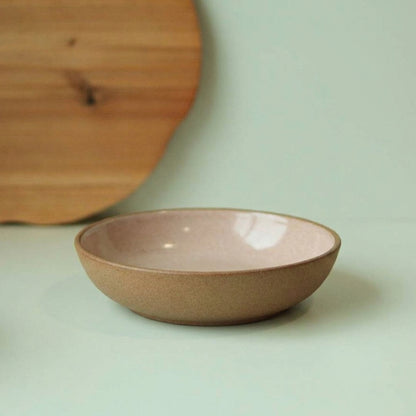 Prato Encontro Fundo em cerâmica artesanal — tamanho 19CM, argila Cappuccino, esmalte Nude