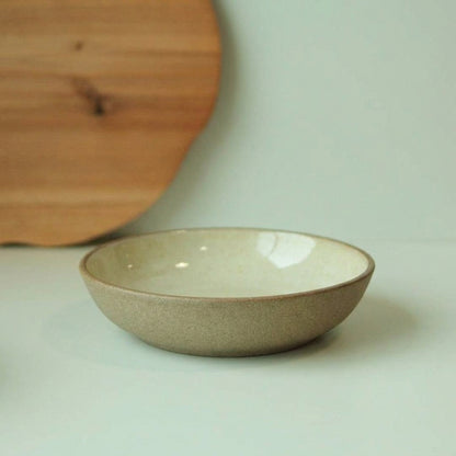 Prato Encontro Fundo em cerâmica artesanal — tamanho 19CM, argila Cappuccino, esmalte Verde Pompeia