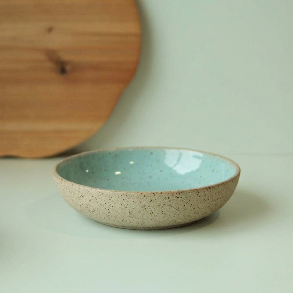 Prato Encontro Fundo em cerâmica artesanal — tamanho 25CM, argila Flocos, esmalte Jujuba