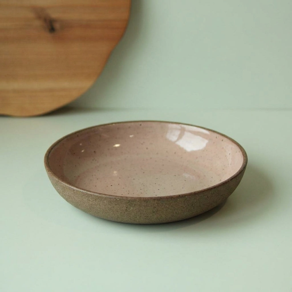 Prato Encontro Fundo em cerâmica artesanal — tamanho 19CM, argila Flocos, esmalte Nude