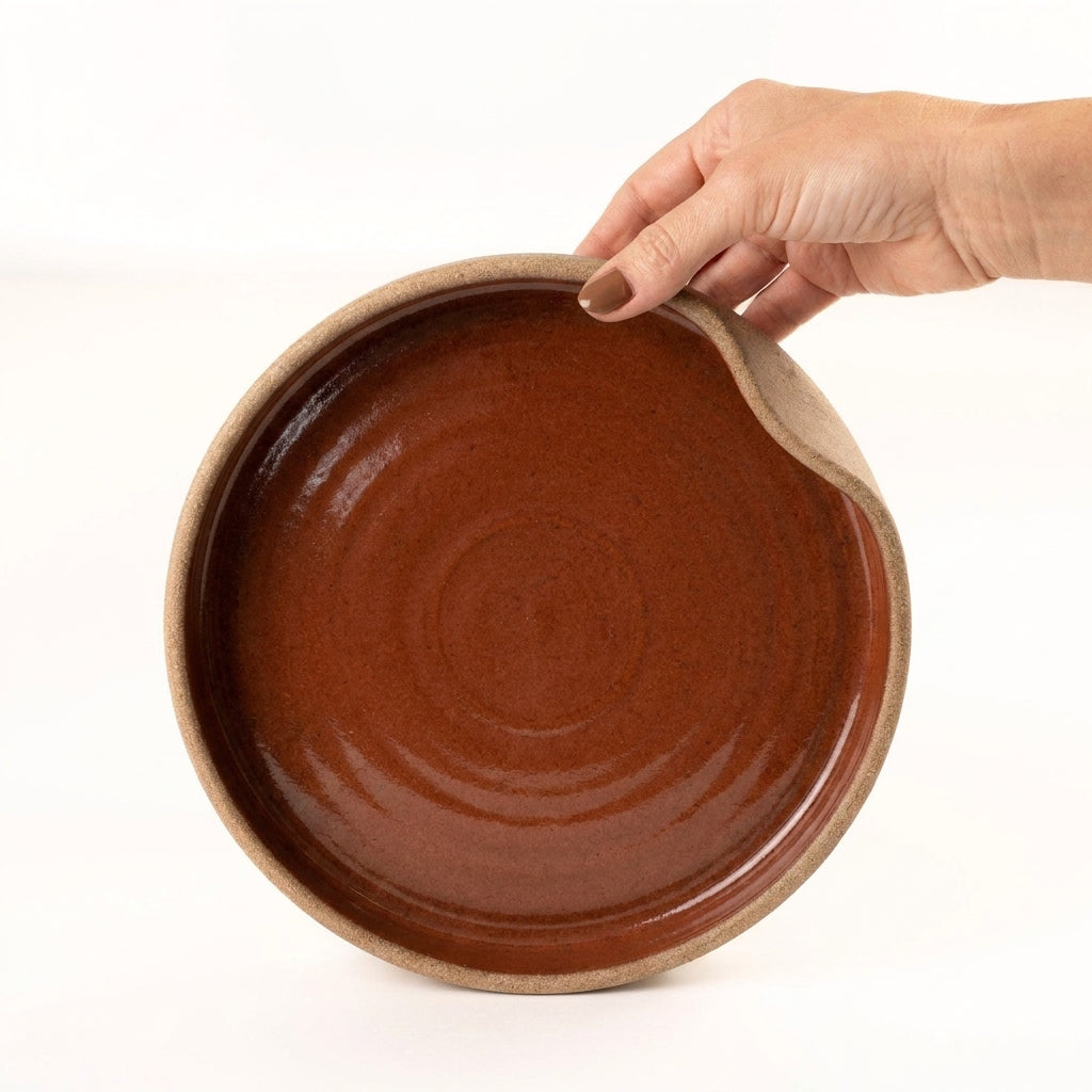 Prato fundo borda reta amassadinha em cerâmica artesanal — tamanho 22CM x 4CM, argila Cappuccino, esmalte Sol de Terracota