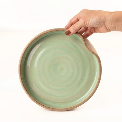 Prato fundo borda reta amassadinha em cerâmica artesanal — tamanho 22CM x 4CM, argila Cappuccino, esmalte Verde Menta