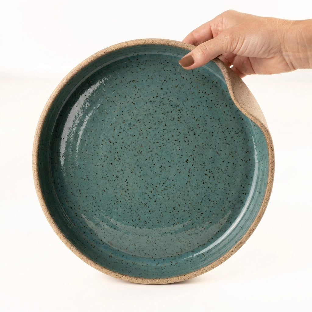 Prato fundo borda reta amassadinha em cerâmica artesanal — tamanho 22CM x 4CM, argila Flocos, esmalte Verde Exército