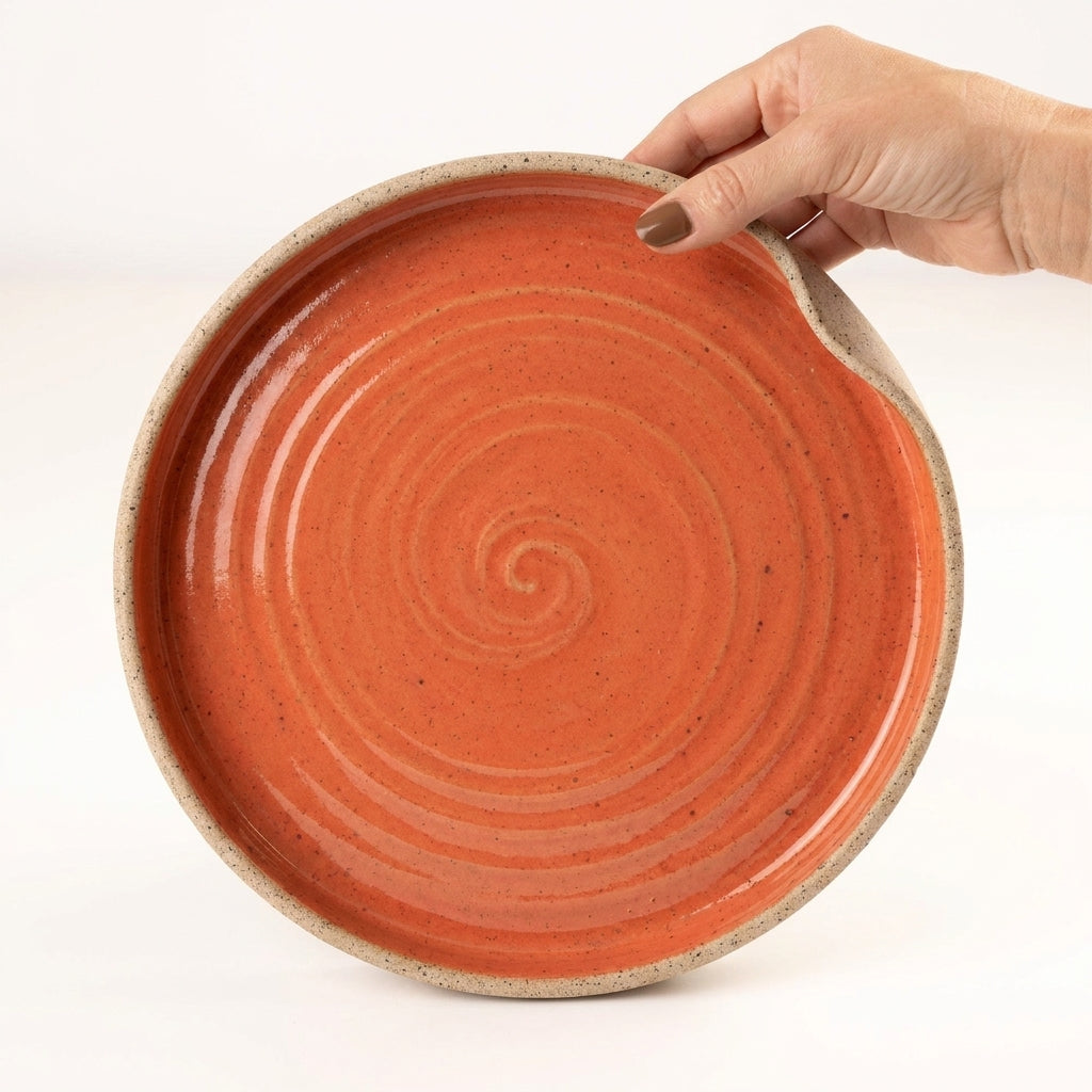 Prato fundo borda reta amassadinha em cerâmica artesanal — tamanho 25CM x 4CM, argila Flocos, esmalte Laranja Intenso