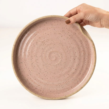 Prato fundo borda reta amassadinha em cerâmica artesanal — tamanho 25CM x 4CM, argila Flocos, esmalte Nude