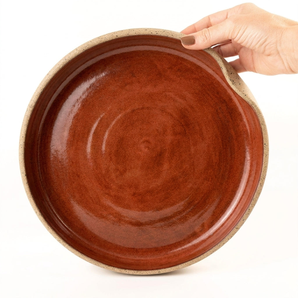 Prato fundo borda reta amassadinha em cerâmica artesanal — tamanho 28CM x 4CM, argila Flocos, esmalte Sol de Terracota