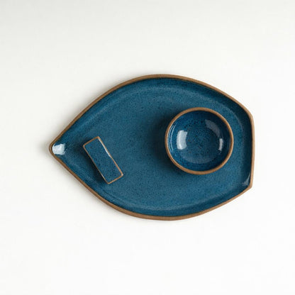 Set Pratinho folha com nosoki e descanso de hashi em arco em cerâmica artesanal — argila Cappuccino, esmalte Azul Safira