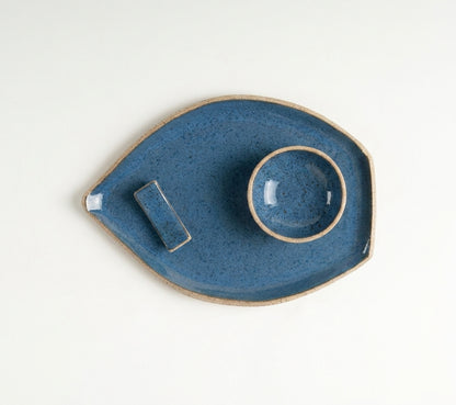 Set Pratinho folha com nosoki e descanso de hashi em arco em cerâmica artesanal — argila Flocos, esmalte Azul Safira