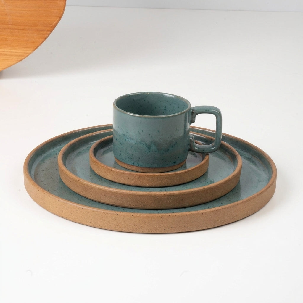 SET Refeição, sobremesa e café linha reta em cerâmica artesanal — argila Cappuccino, esmalte Verde Exército