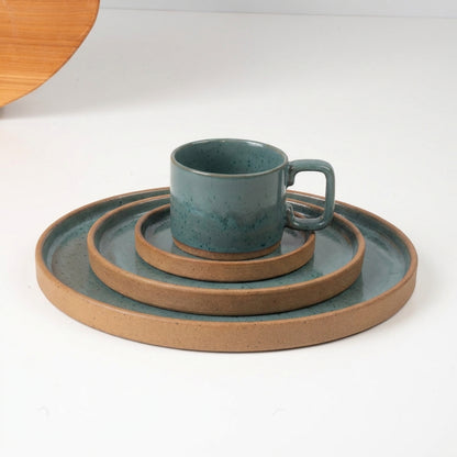 SET Refeição, sobremesa e café linha reta em cerâmica artesanal — argila Cappuccino, esmalte Verde Exército
