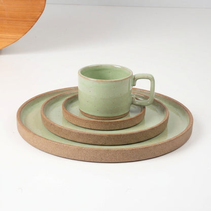 SET Refeição, sobremesa e café linha reta em cerâmica artesanal — argila Cappuccino, esmalte Verde Menta
