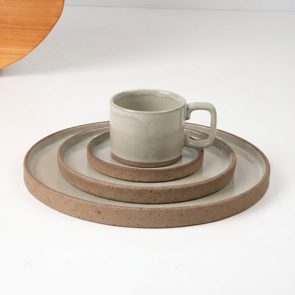SET Refeição, sobremesa e café linha reta em cerâmica artesanal — argila Cappuccino, esmalte Verde Pompeia