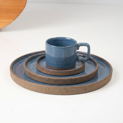 SET Refeição, sobremesa e café linha reta em cerâmica artesanal — argila Flocos, esmalte Azul Safira