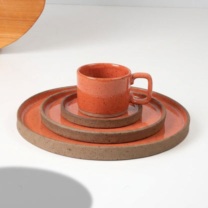 SET Refeição, sobremesa e café linha reta em cerâmica artesanal — argila Flocos, esmalte Laranja Intenso
