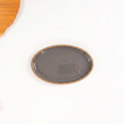 Travessa Oval em cerâmica artesanal — tamanho 20CM x 12CM, argila Cappuccino, esmalte Grafite
