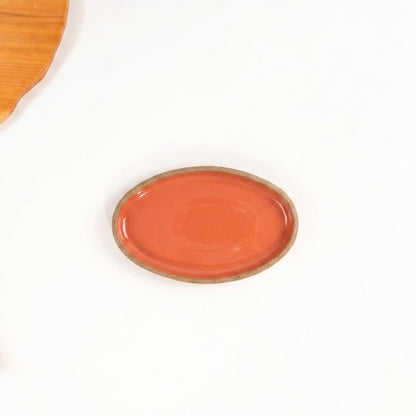 Travessa Oval em cerâmica artesanal — tamanho 20CM x 12CM, argila Cappuccino, esmalte Laranja Intenso