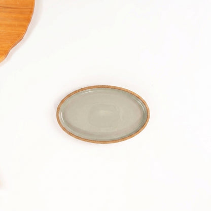 Travessa Oval em cerâmica artesanal — tamanho 20CM x 12CM, argila Cappuccino, esmalte Verde Pompeia