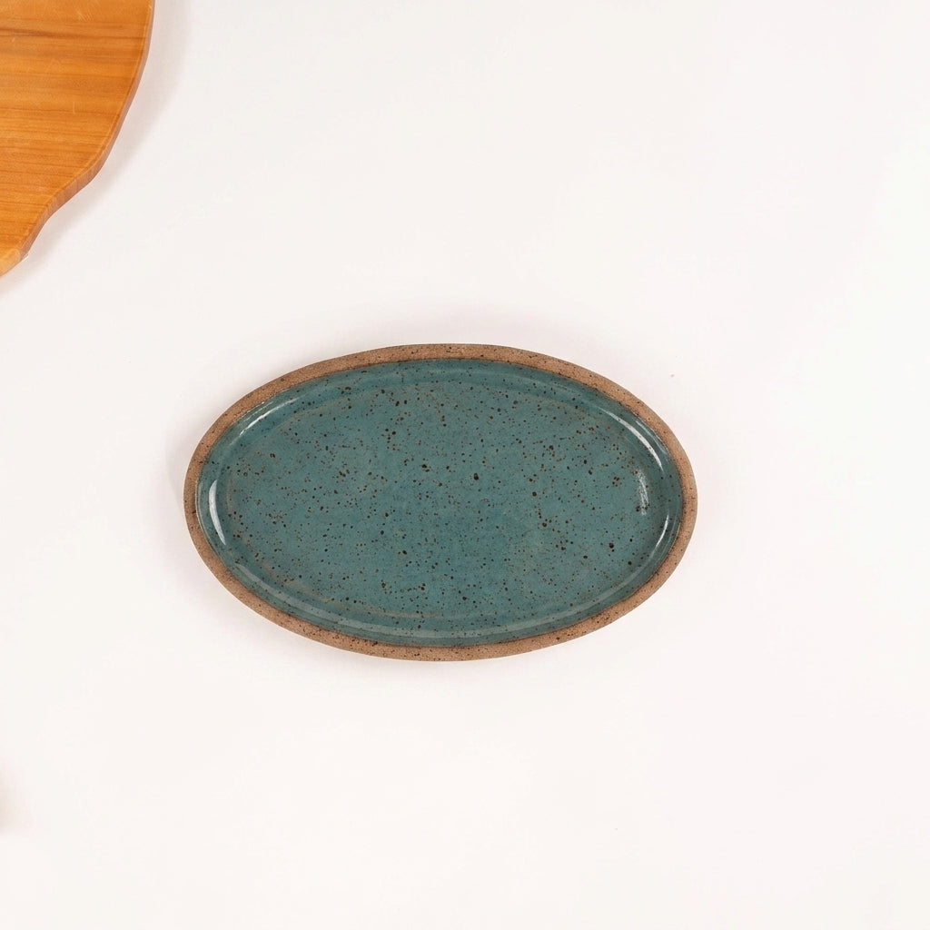 Travessa Oval em cerâmica artesanal — tamanho 20CM x 12CM, argila Flocos, esmalte Verde Exército